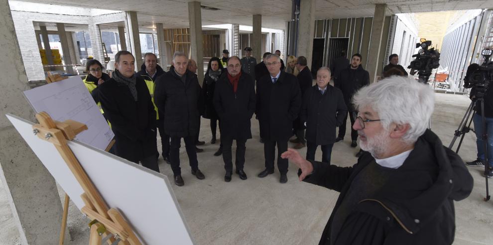 El Presidente Lambán visita las obras del centro de Salud de Binéfar que se abrirá el próximo verano y el nuevo colegio, el curso que viene