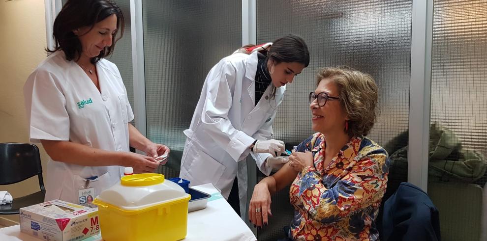 Pilar Ventura destaca la importancia de que el personal sanitario se vacune contra la gripe 