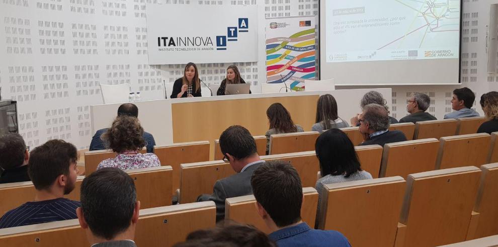 Maru Díaz apoya fomentar el emprendimiento tras la universidad en la mesa redonda organizada por ITAINNOVA con motivo de la Semana del Emprendimiento.