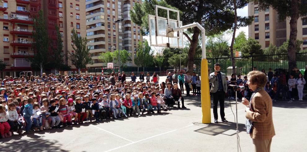 Los alumnos del colegio Margarita Salas rinden homenaje a la investigadora que da nombre a su colegio