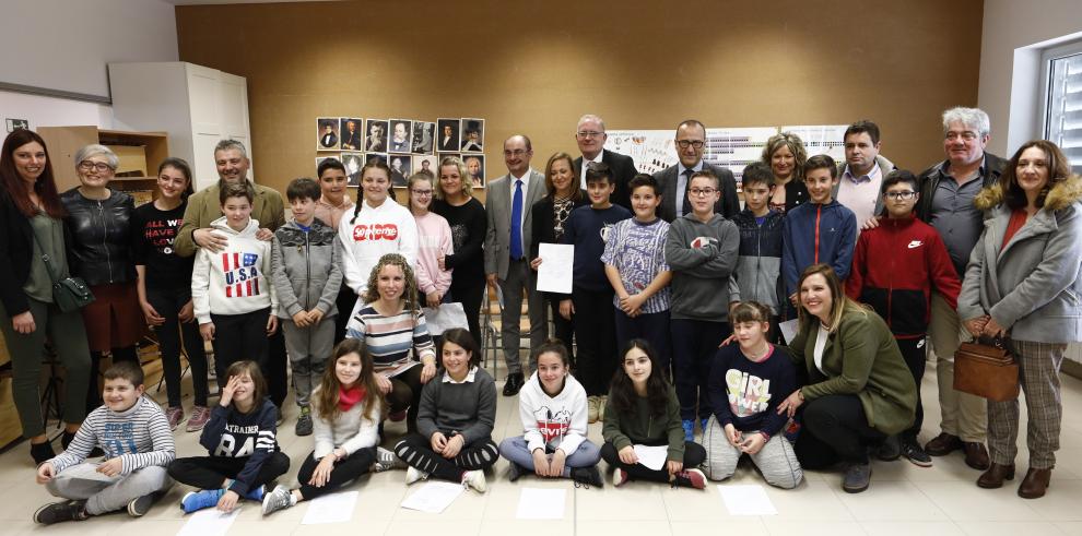 Un centenar de alumnos ocupan las aulas del colegio público de Sobradiel cuando hace unos años su continuidad peligraba