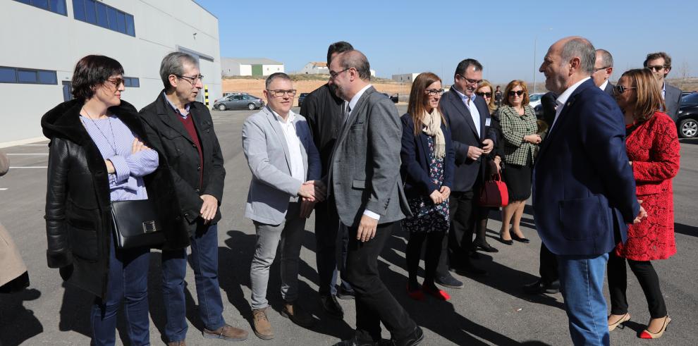 Lambán inaugura en Calanda una nueva empresa de vidrios para aplicaciones electrónicas que ha invertido 6 millones y ocupa a 20 personas