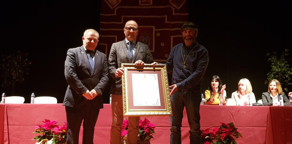 Felipe Faci entrega la medalla de oro de Borja al IES Juan de Lanuza por su 50 aniversario 