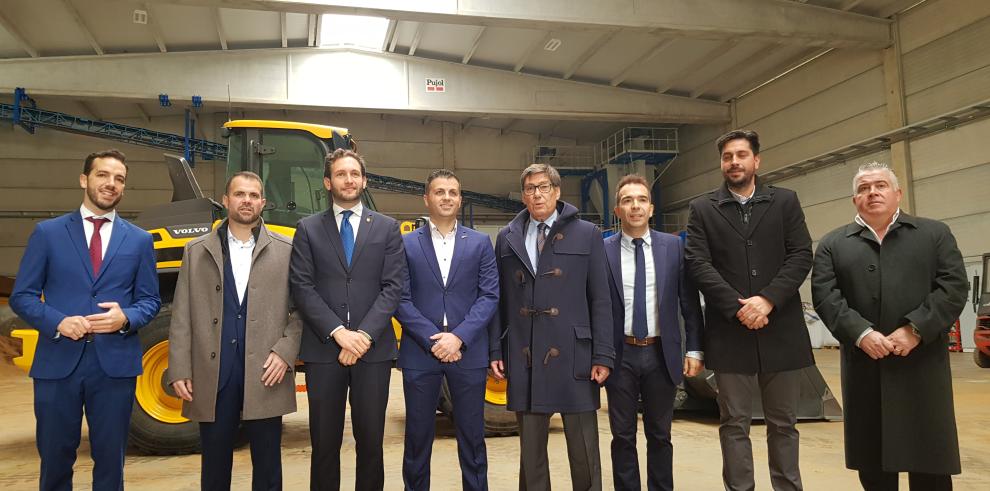 Arturo Aliaga visita la nueva planta de Defeder Alcolea, en Monzón