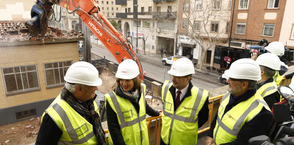 Comienza el derribo de la antigua Facultad de Filosofía y Letras, cuyas obras durarán 36 meses