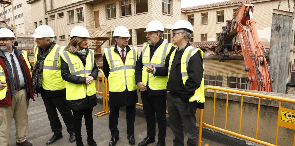 Comienza el derribo de la antigua Facultad de Filosofía y Letras, cuyas obras durarán 36 meses