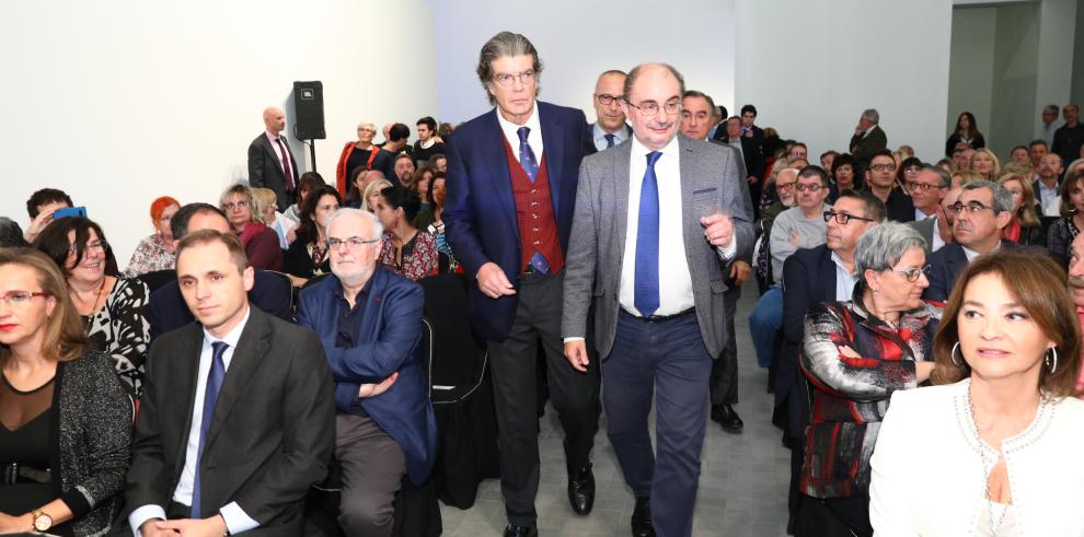 Juan Bolea recibe el Premio de las Letras Aragonesas por su sólida trayectoria como escritor y su compromiso con la cultura de la tierra