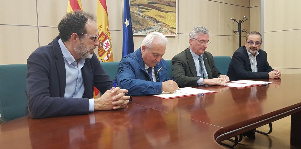 El Gobierno de Aragón y la Comunidad de Regantes de Sarrión firman el convenio para la creación del regadío social 