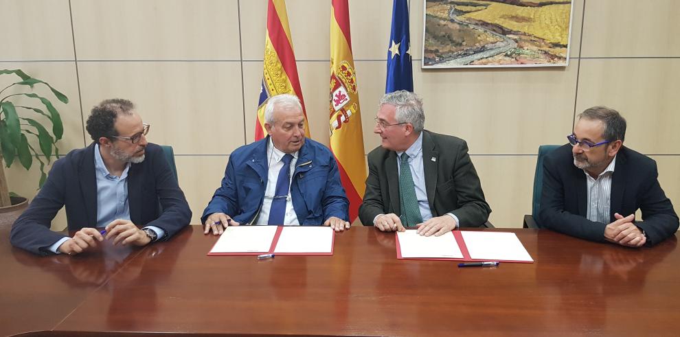 El Gobierno de Aragón y la Comunidad de Regantes de Sarrión firman el convenio para la creación del regadío social 