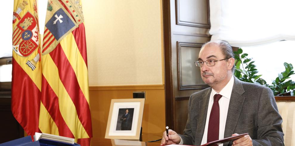 El Presidente firma la convocatoria de elecciones a las Cortes de Aragón