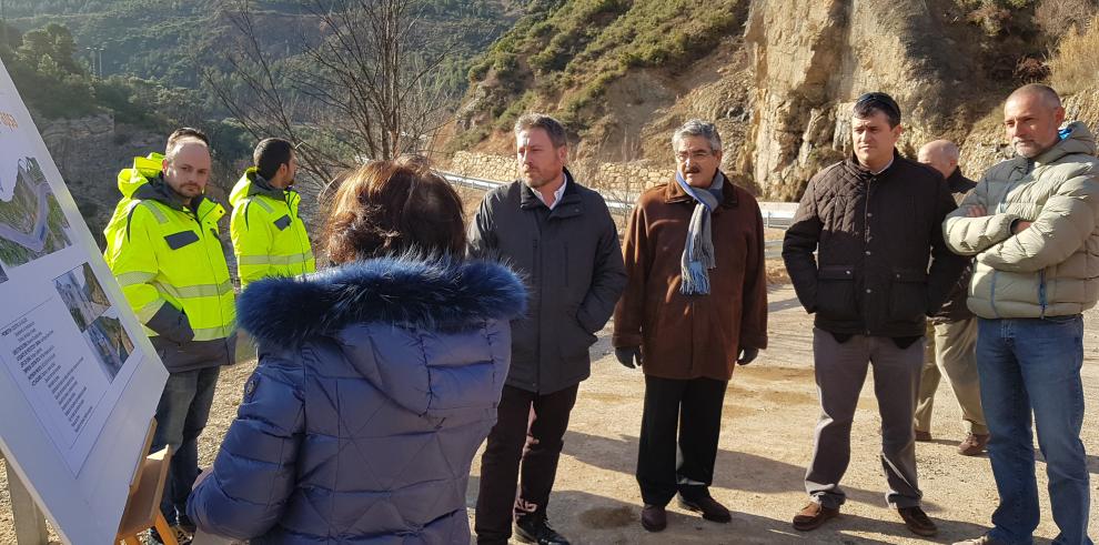 Soro visita las obras de consolidación y estabilización del talud de la carretera A-132 en Murillo de Gállego