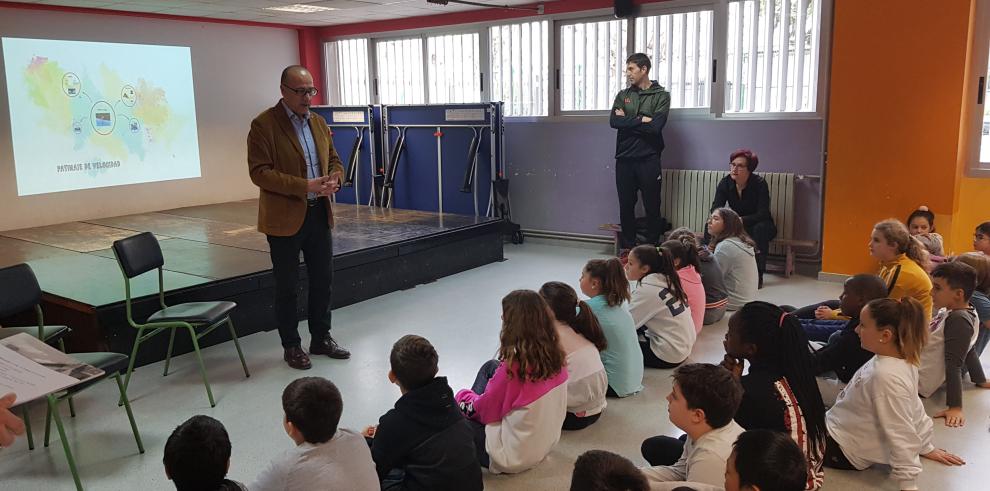 La patinadora Nerea Langa pone en valor el deporte femenino en los centros educativos aragoneses