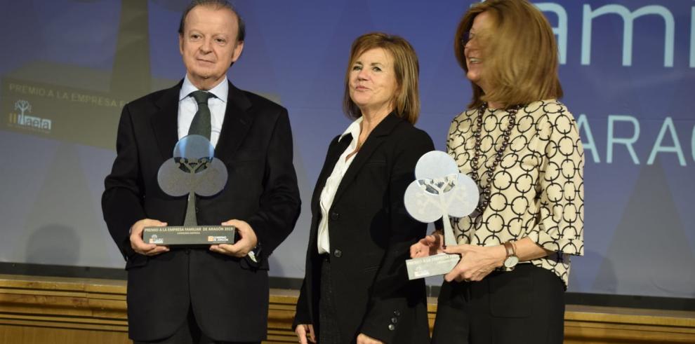 El Gobierno de Aragón y AEFA reconocen en AB Energía y Ribawood la labor de las empresas familiares
