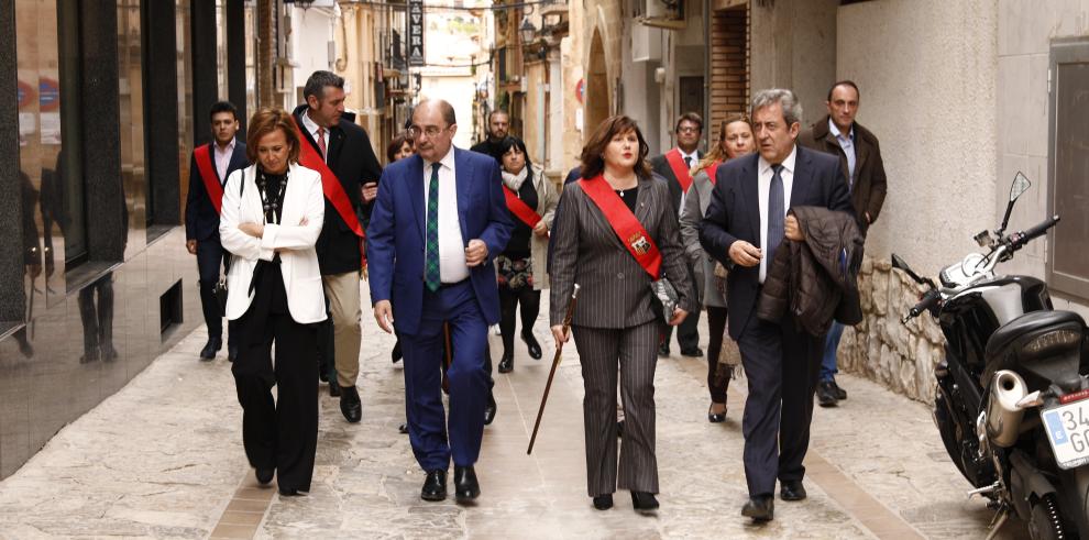 Lambán apoya en Alcorisa la Semana Santa del Bajo Aragón y felicita a Javier Zaragoza por el Premio Aragón 2019