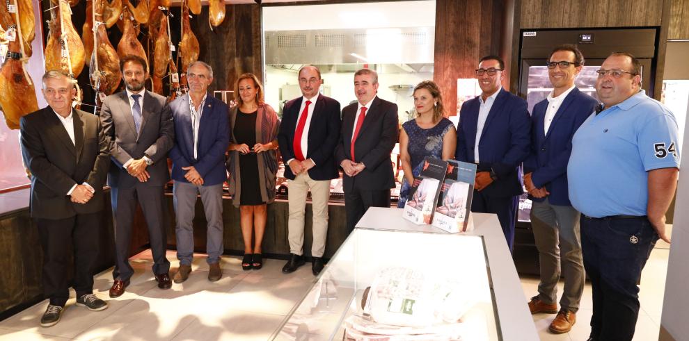 Lambán muestra su apoyo a la nueva indicación geográfica protegida de la carne de cerdo de Teruel y a la promoción agroalimentaria de productos de calidad diferenciada