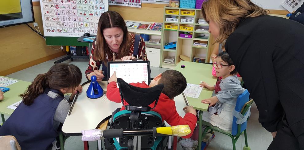 Pilar Alegría destaca el papel de la innovación para trabajar el día a día de las personas con discapacidad