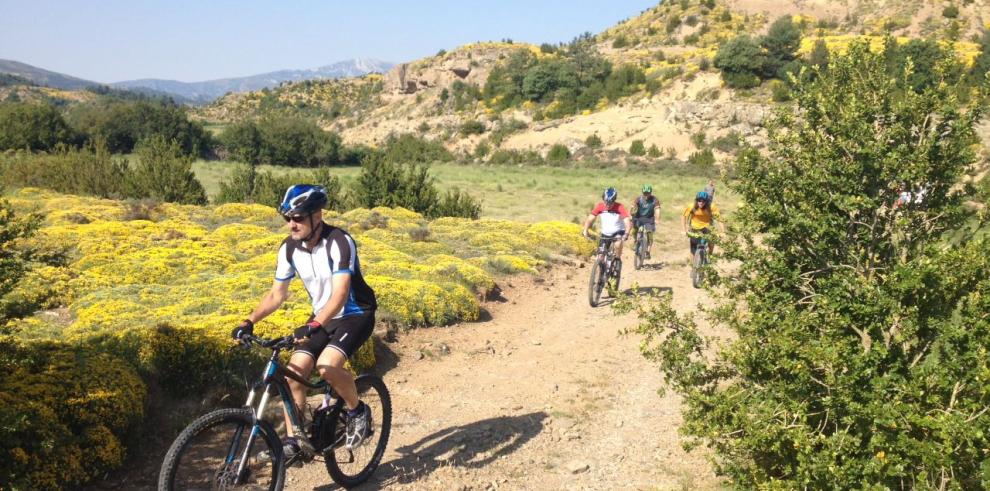 Periodistas alemanes visitan algunas de las rutas BTT de Aragón