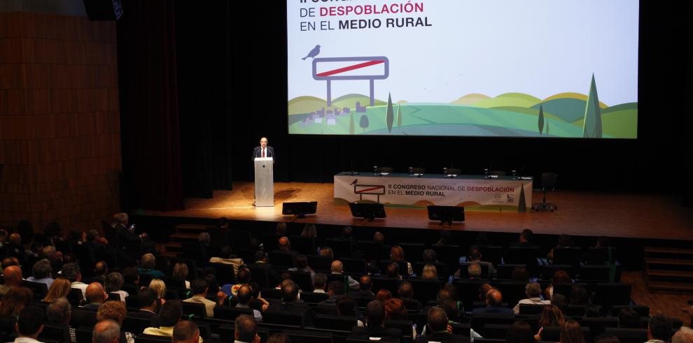 Lambán insta a aprovechar los recursos del medio rural de forma inteligente para combatir la despoblación,  con planteamientos éticos y medioambientales