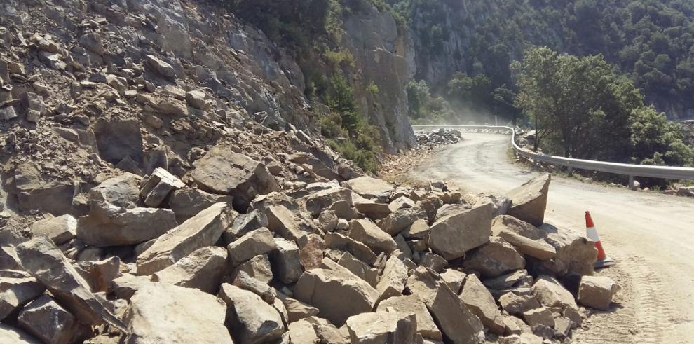 Soro visita las obras de emergencia para mejorar la vía de acceso al cañón de Añisclo