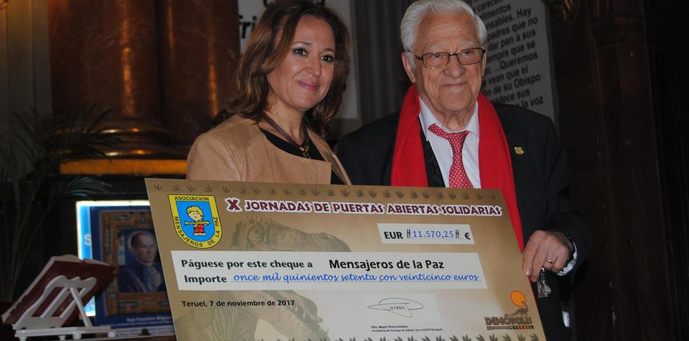 Dinópolis apoya la labor de Mensajeros de la Paz con la entrega de un cheque solidario