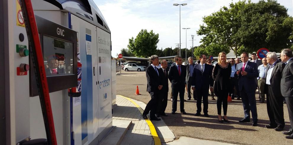 Gastón inaugura una ‘gasinera’ de Endesa en la Cooperativa de Auto-Taxi de Zaragoza   