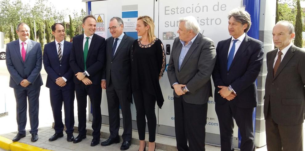 Gastón inaugura una ‘gasinera’ de Endesa en la Cooperativa de Auto-Taxi de Zaragoza   