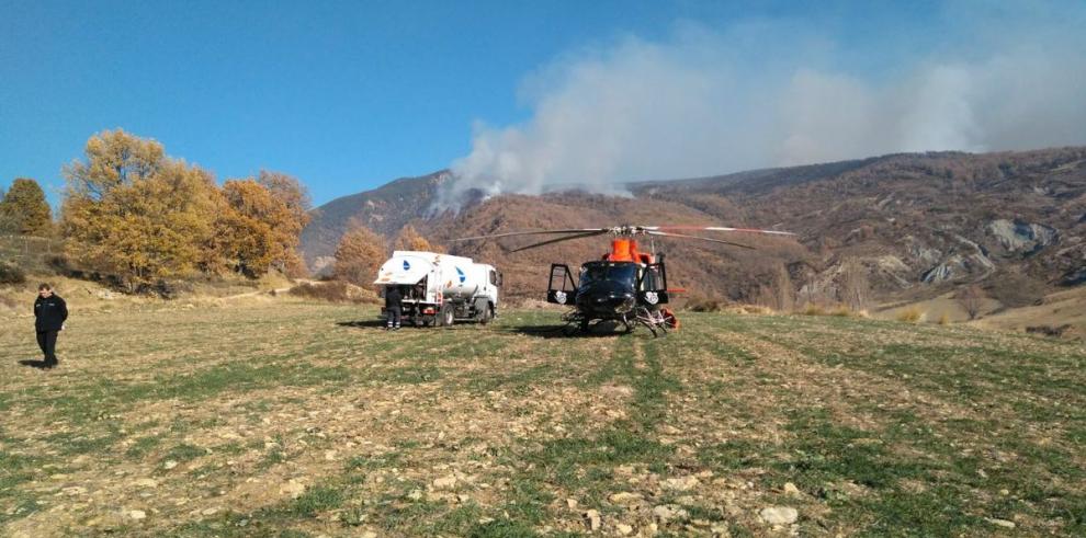  El incendio de Torre la Ribera podría quedar controlado esta tarde si persiste la bonanza meteorológica