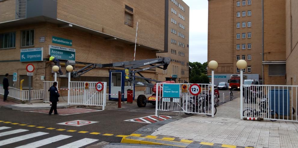 El Servet cierra el acceso de coches por el paso de barrera entre el Hospital General y el Infantil 