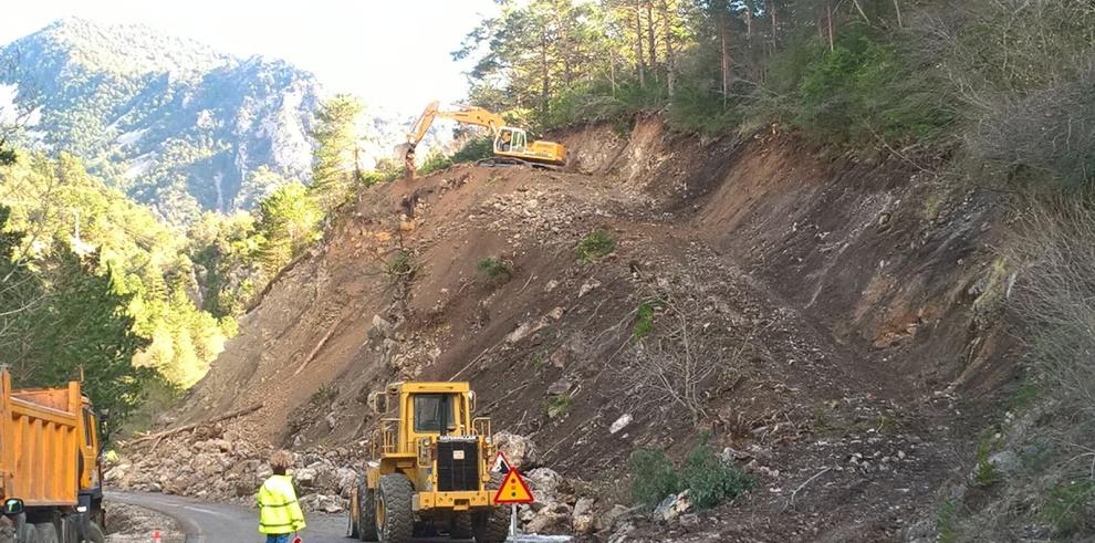 Obras para estabilizar el talud de la A-139 en Santaliestra