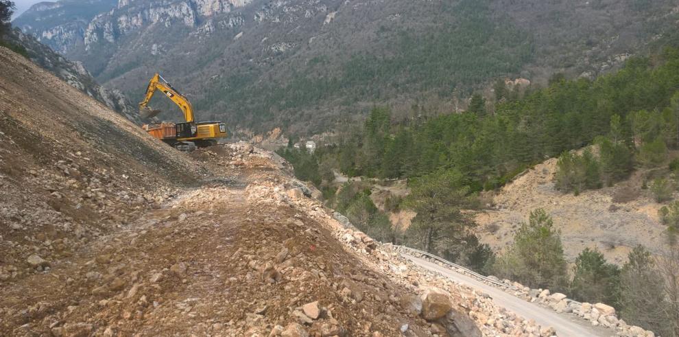 Obras para estabilizar el talud de la A-139 en Santaliestra