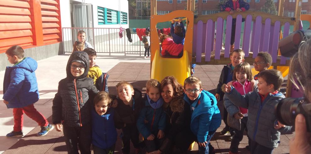 Mayte Pérez visita las nuevas instalaciones de infantil del colegio Las Anejas