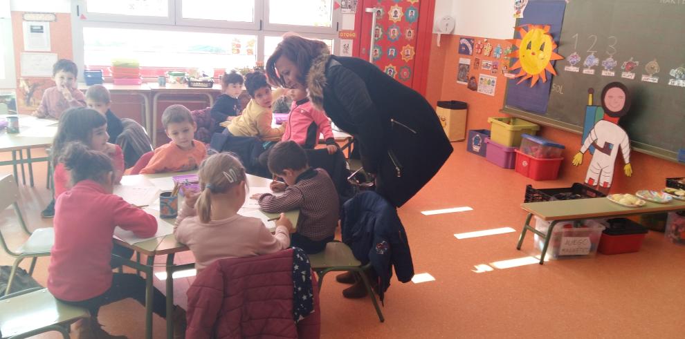 Mayte Pérez visita las nuevas instalaciones de infantil del colegio Las Anejas