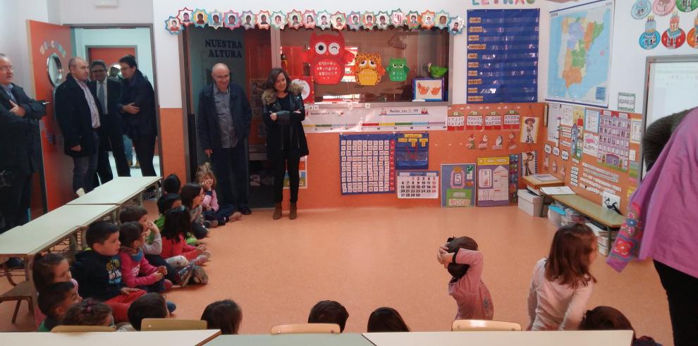 Mayte Pérez visita las nuevas instalaciones de infantil del colegio Las Anejas