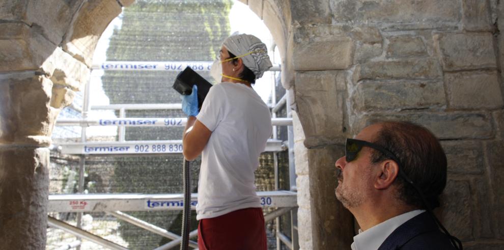 La segunda fase de restauración del claustro de la catedral de Roda de Isábena y la continuidad de las obras permitirán la puesta a punto de esta joya del románico