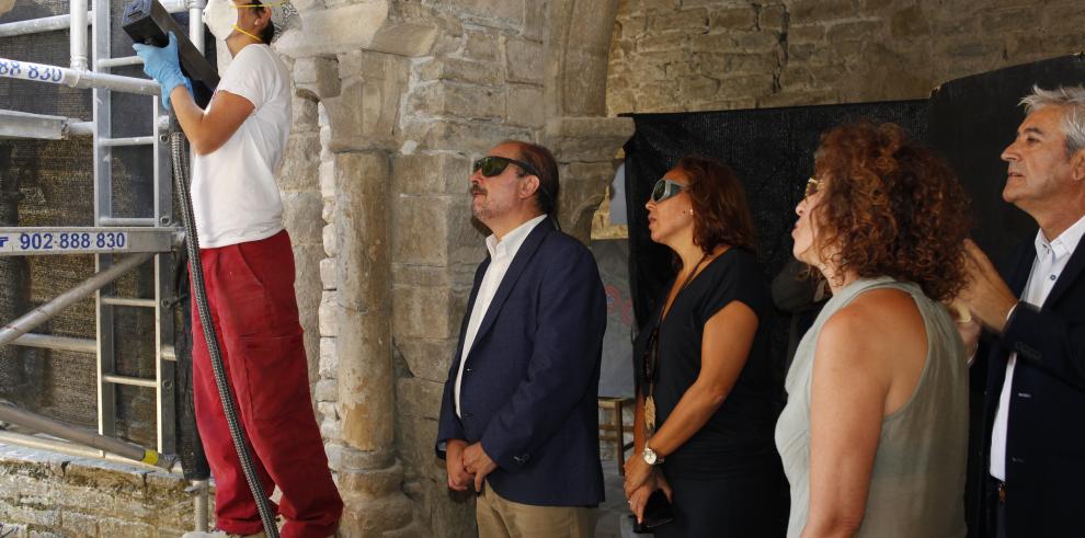 La segunda fase de restauración del claustro de la catedral de Roda de Isábena y la continuidad de las obras permitirán la puesta a punto de esta joya del románico