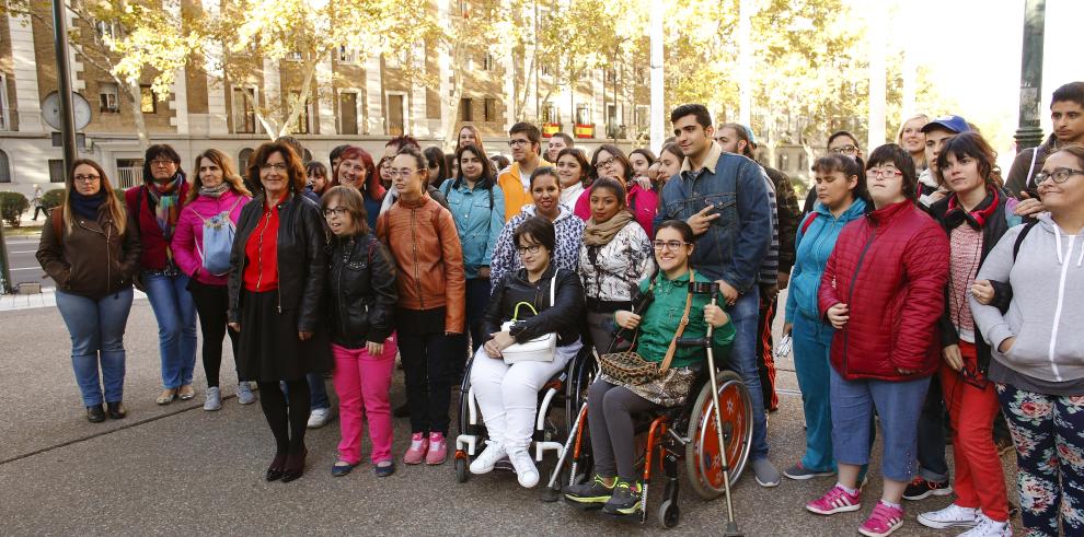 Broto conmemora el Día de las Naciones Unidas con alumnos de Disminuidos Físicos de Aragón