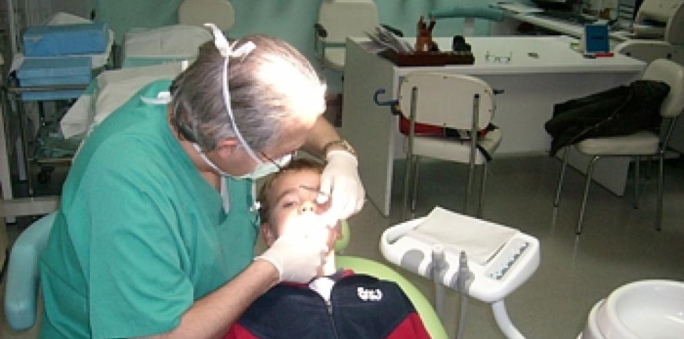 Siete de cada diez niños atendidos en el programa de atención bucodental en el 2016 tenía una dentición libre de caries