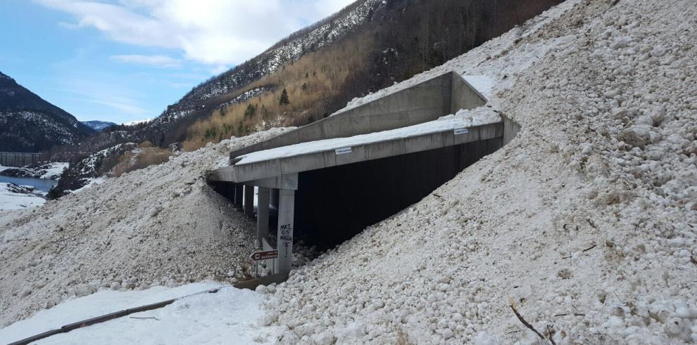 Continúa la situación de alerta por aludes en varias carreteras