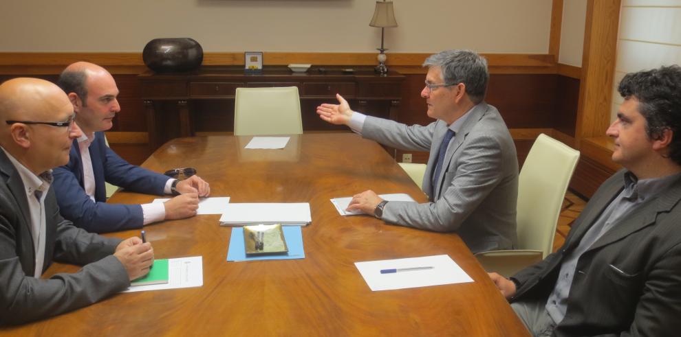 El consejero Guillén confirma que el Gobierno de Aragón complementará las ayudas para el cerro de Pui Pinos, en Alcañiz