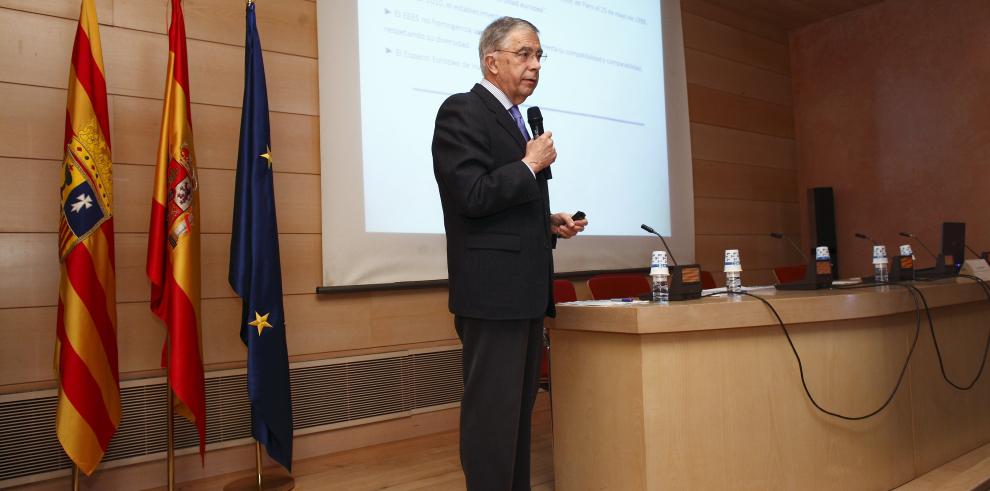 Seminario ACPUA sobre inserción laboral de los universitarios 