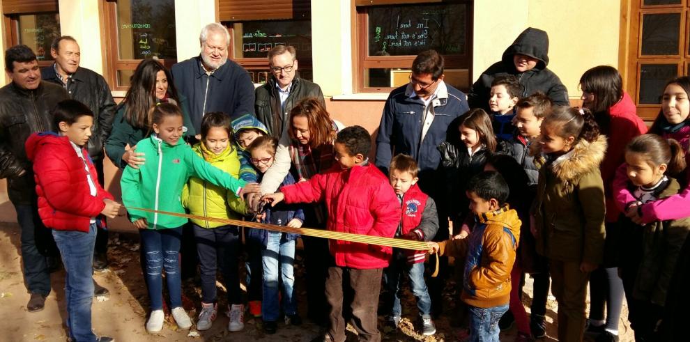 Mayte Pérez viaja a Galve para visitar la ampliación del colegio y el Museo Paleontológico