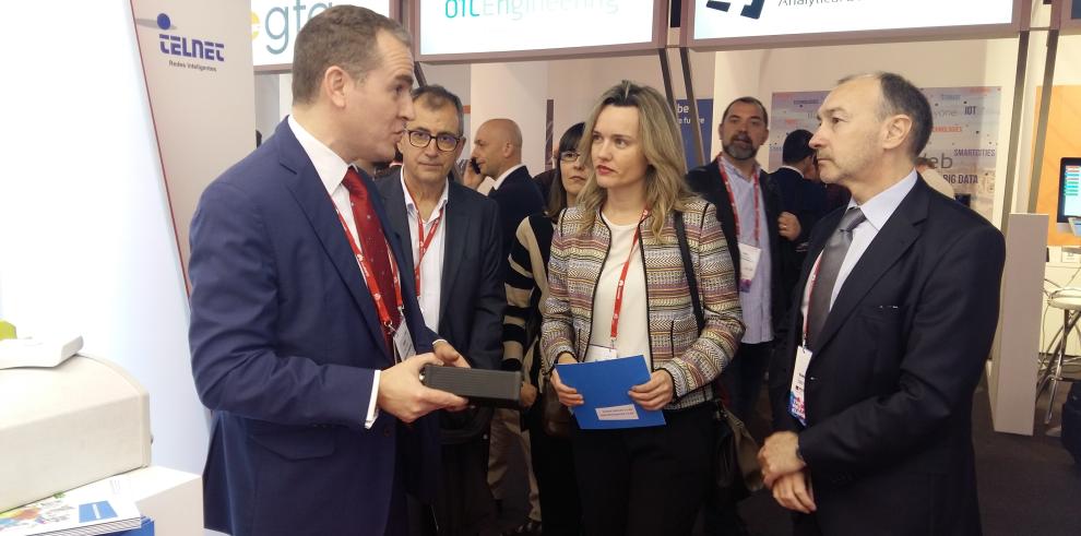 Pilar Alegría visita las empresas aragonesas con presencia en el Mobile World Congress