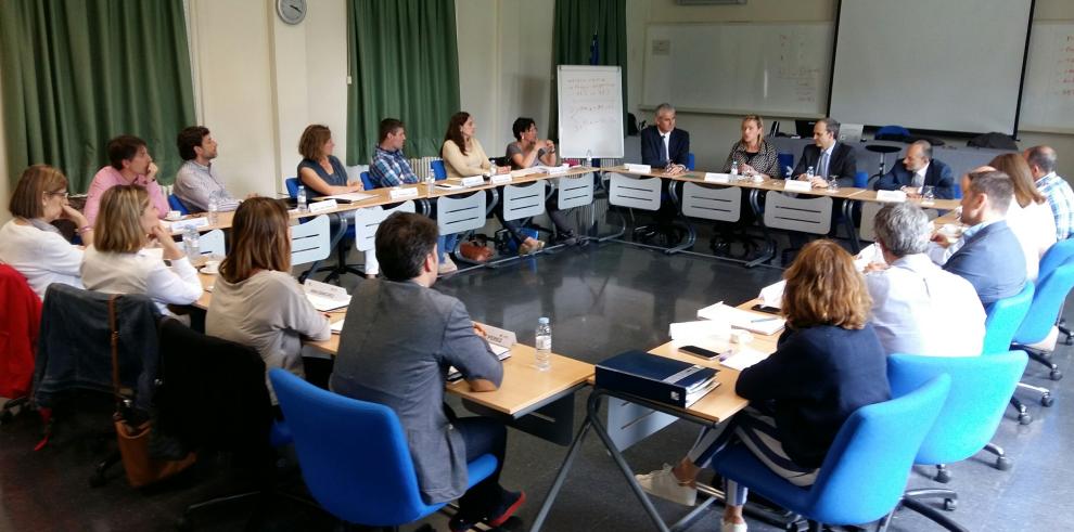 Gastón expone el éxito de la Responsabilidad Social de Aragón a los alumnos del Instituto Empresa