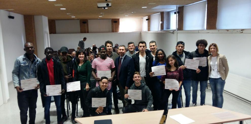 Una docena de jóvenes concluyen su formación en la Escuela Taller Jardines de Valdefierro