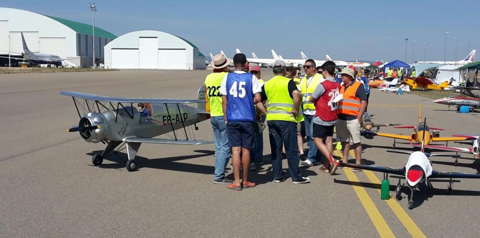 Festival del Aeromodelismo en el Aeropuerto de Teruel