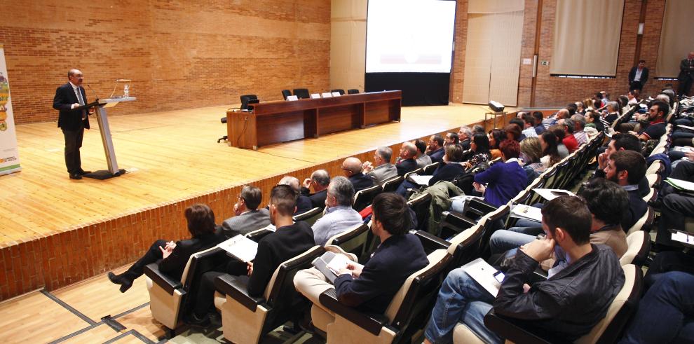 El Presidente de Aragón se reúne con 500 jóvenes agricultores para abordar los desafíos a los que se enfrentan