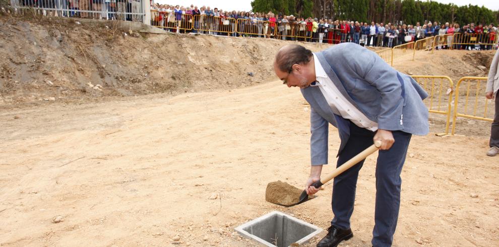 El Presidente de Aragón asiste a la colocación de la primera piedra de un proyecto de vacaciones terapéuticas para personas con discapacidad en Novallas