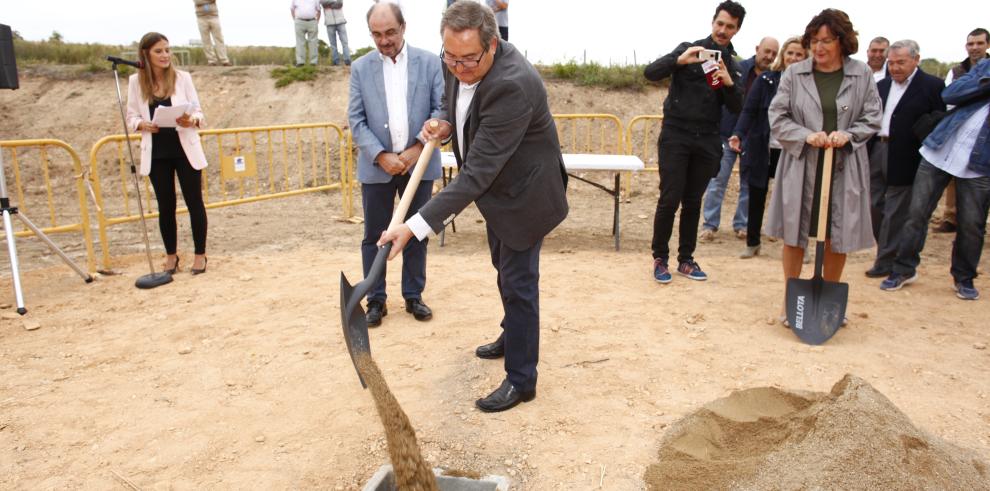 El Presidente de Aragón asiste a la colocación de la primera piedra de un proyecto de vacaciones terapéuticas para personas con discapacidad en Novallas