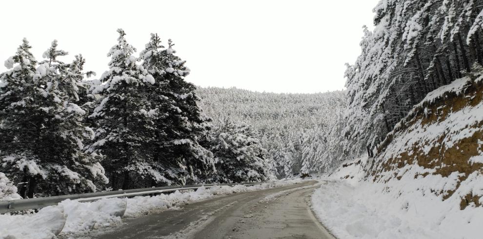 Aviso de carreteras cortadas por el temporal en Aragón