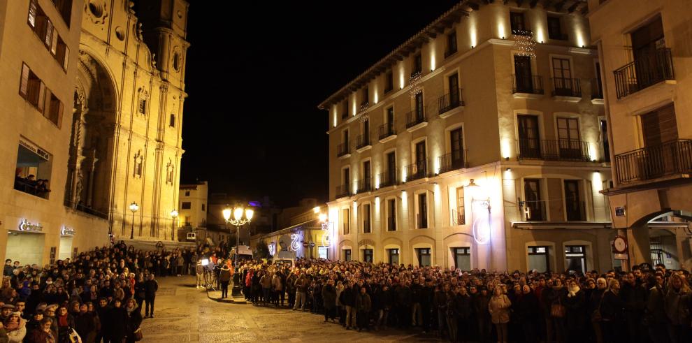 El presidente Lambán participa en la concentración en Alcañiz en repulsa por el asesinato de dos guardias civiles y un vecino de Andorra